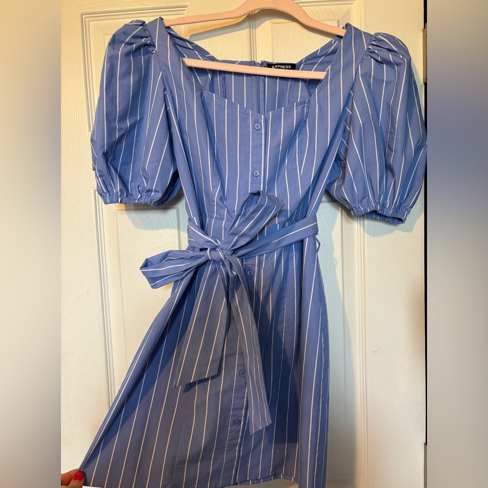 Stripped puff sleeve dress 💙